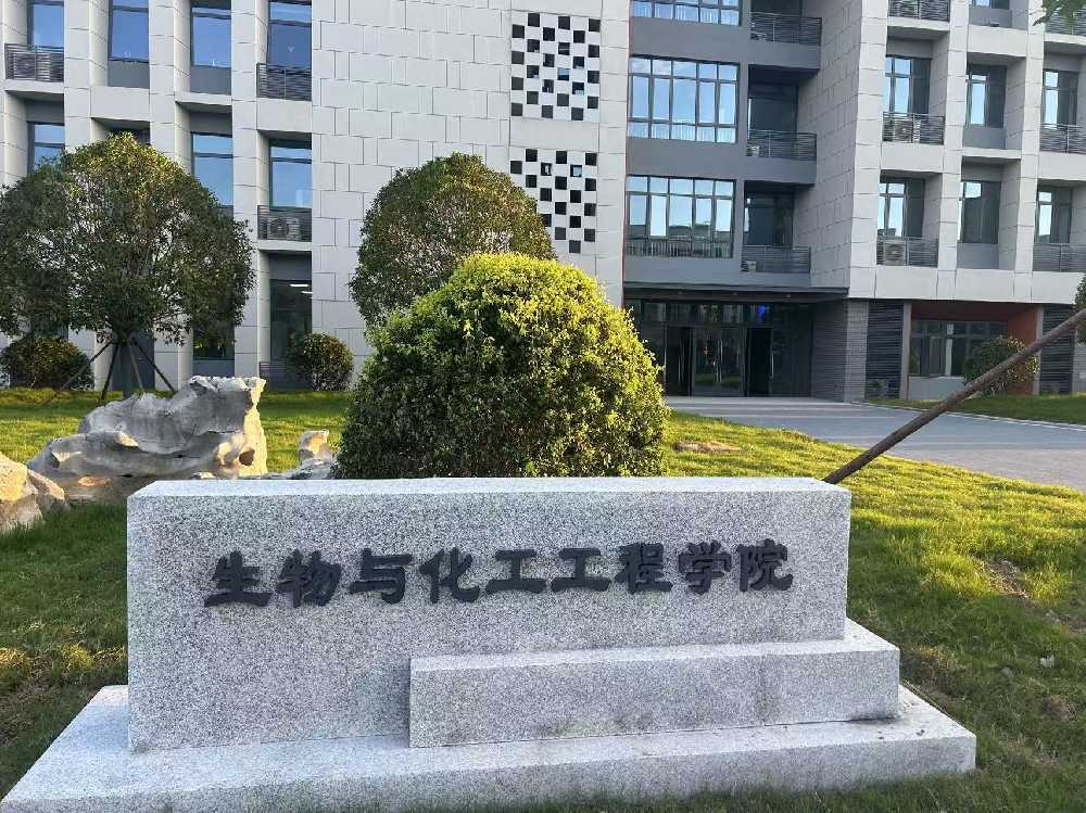 钟山区扬州职业大学体育场高杆灯项目
